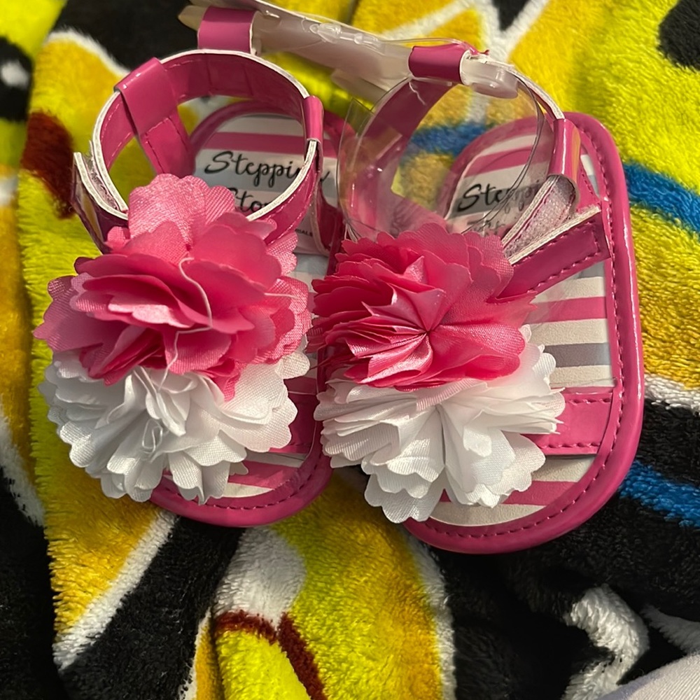 Stepping stones shoes pink and white with flowers size 2 or 3to 6 months